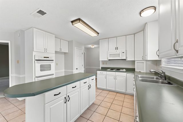 857 PARADISE DR, Cordova, TN 38018