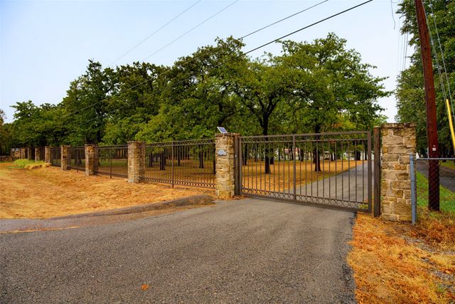 12960 Gantt Road E, Azle, TX 76020