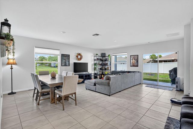 435 SW Fields Avenue, Port St Lucie, FL 34953