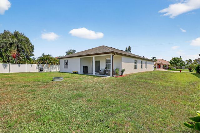 435 SW Fields Avenue, Port St Lucie, FL 34953