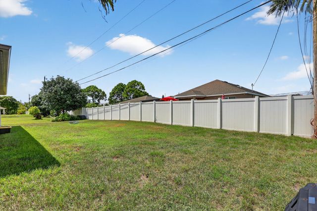 435 SW Fields Avenue, Port St Lucie, FL 34953