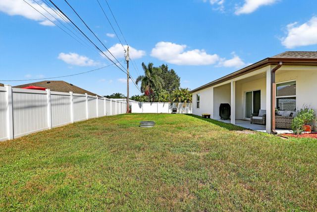 435 SW Fields Avenue, Port St Lucie, FL 34953
