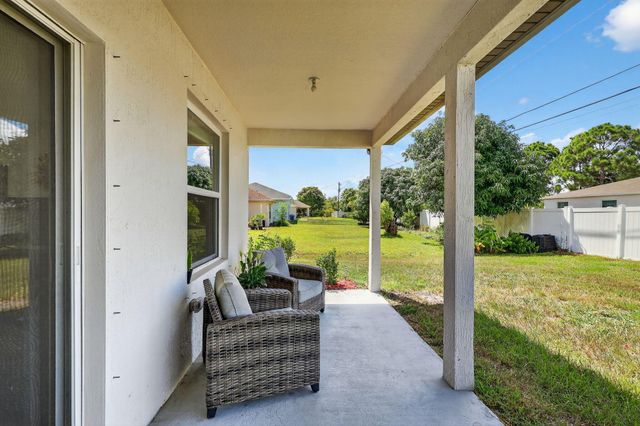 435 SW Fields Avenue, Port St Lucie, FL 34953
