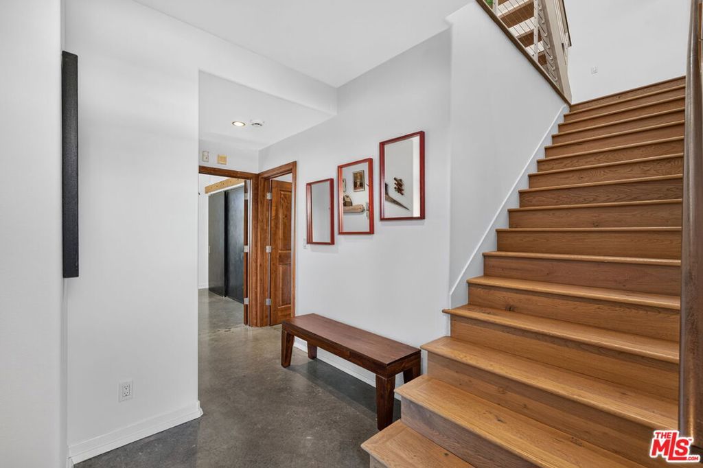 650 Rose Avenue 2, Venice, CA 90291 — photo 2