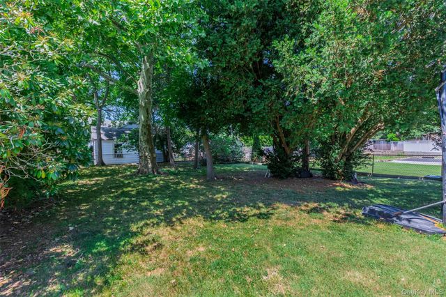 337 Hamilton Avenue, Riverhead, NY 11901
