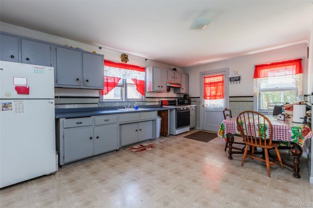 337 Hamilton Avenue, Riverhead, NY 11901