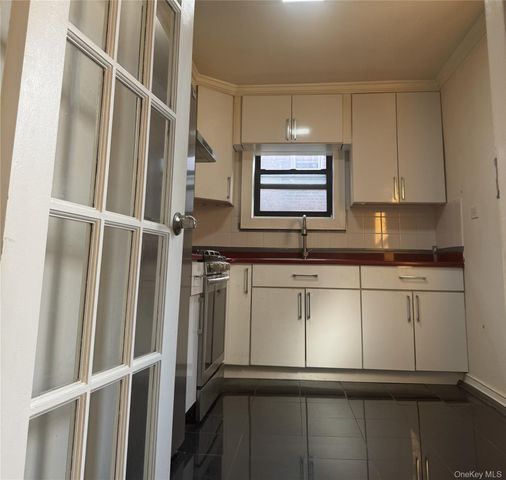 14336 Barclay Avenue 5H, Flushing, NY 11355
