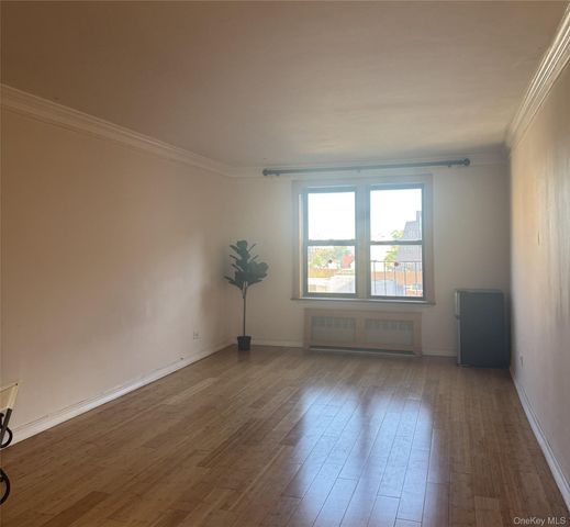 14336 Barclay Avenue 5H, Flushing, NY 11355