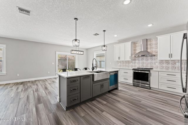 703 BELLSHIRE Drive, Orange Park, FL 32065