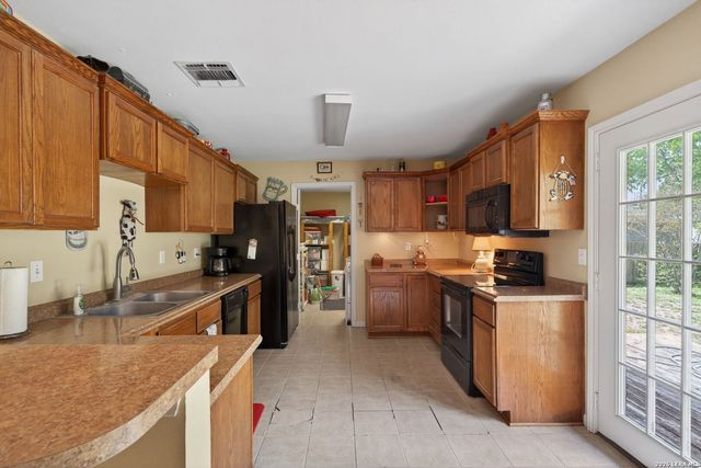 7305 SAGE OAK ST, Live Oak, TX 78233