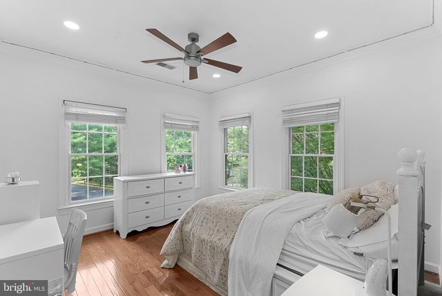 10111 BALLYNAHOWN CIR, Fairfax, VA 22030