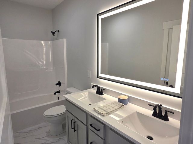 19 Brookstone Circle, Bloomington, IL 61704