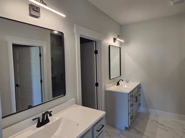 19 Brookstone Circle, Bloomington, IL 61704