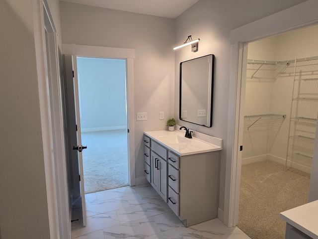 19 Brookstone Circle, Bloomington, IL 61704