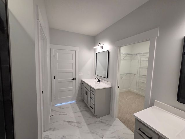 19 Brookstone Circle, Bloomington, IL 61704