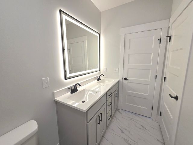 19 Brookstone Circle, Bloomington, IL 61704