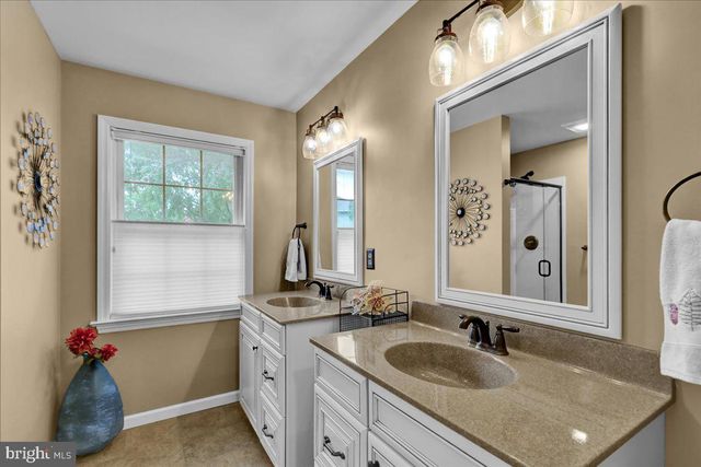 128 MACINTOSH DR, Palmyra, PA 17078