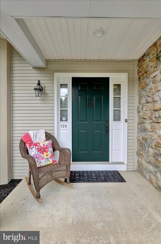 128 MACINTOSH DR, Palmyra, PA 17078