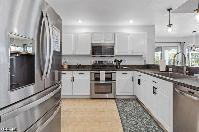 1932 SW 2nd PL, Cape Coral, FL 33991