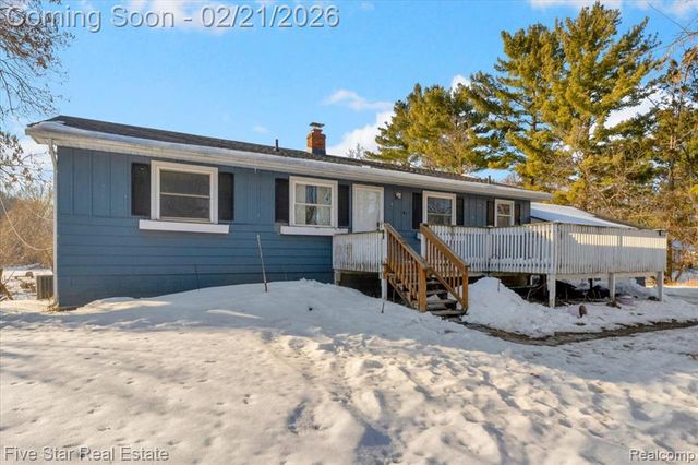 911 S Duck Lake Road, Milford, MI 48381