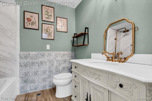 911 S Duck Lake Road, Milford, MI 48381