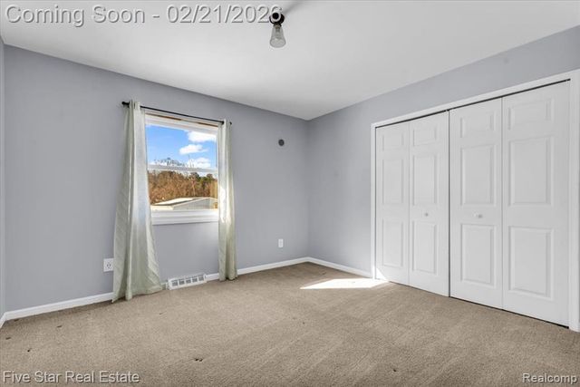 911 S Duck Lake Road, Milford, MI 48381