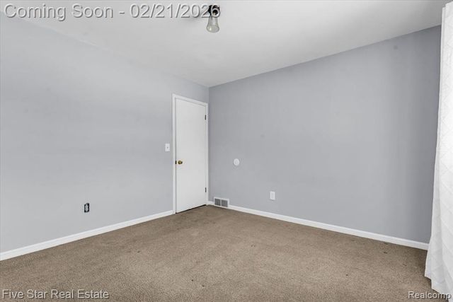 911 S Duck Lake Road, Milford, MI 48381