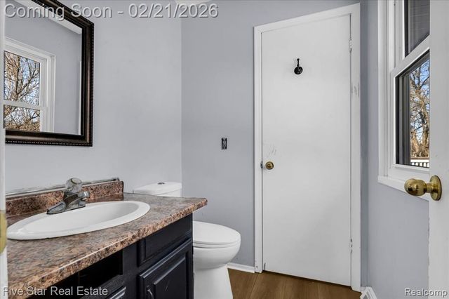 911 S Duck Lake Road, Milford, MI 48381