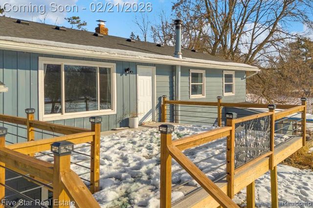 911 S Duck Lake Road, Milford, MI 48381