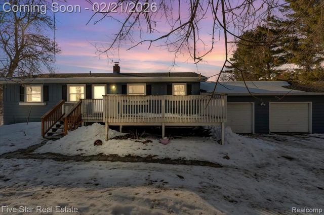 911 S Duck Lake Road, Milford, MI 48381