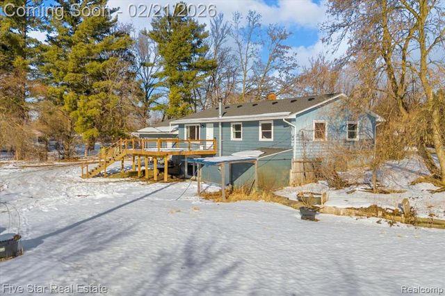 911 S Duck Lake Road, Milford, MI 48381