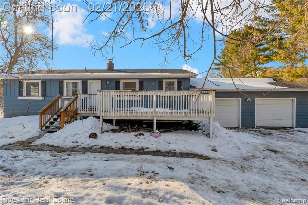 911 S Duck Lake Road, Milford, MI 48381