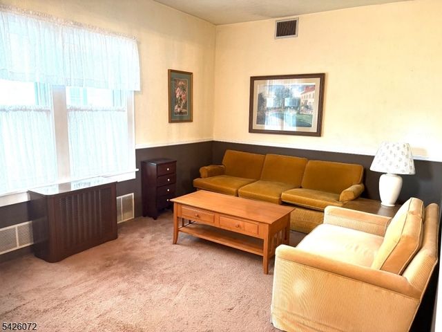 525 Forest Ave, Lyndhurst Twp., NJ 07071