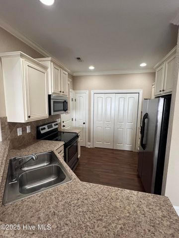 2013 Croyden Circle B, Greenville, NC 27834