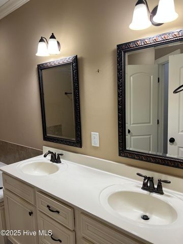 2013 Croyden Circle B, Greenville, NC 27834