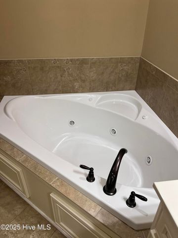 2013 Croyden Circle B, Greenville, NC 27834