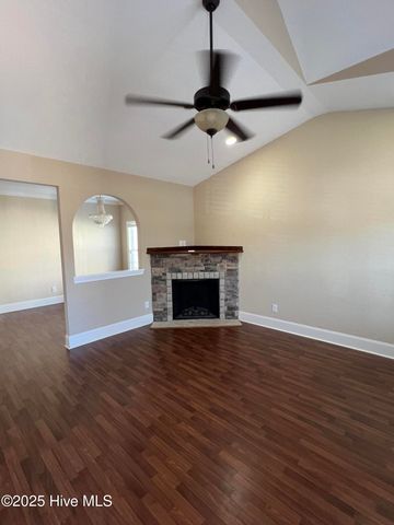 2013 Croyden Circle B, Greenville, NC 27834