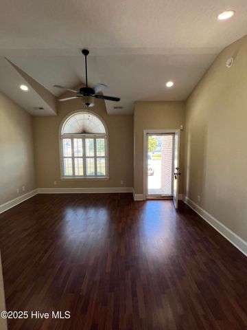 2013 Croyden Circle B, Greenville, NC 27834