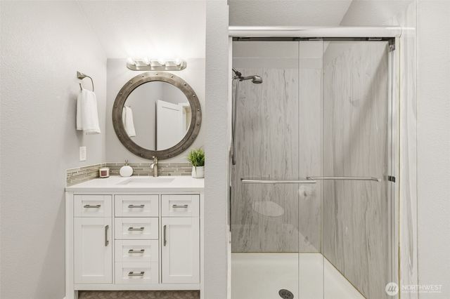 3417 204th Avenue Ct E, Lake Tapps, WA 98391