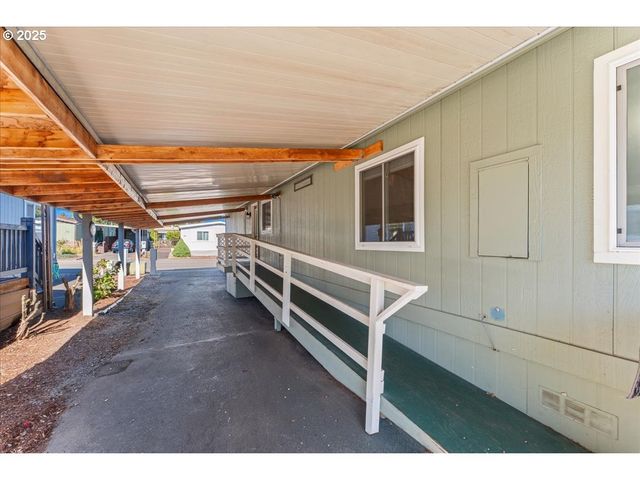 7455 Se KING Rd 11, Milwaukie, OR 97222