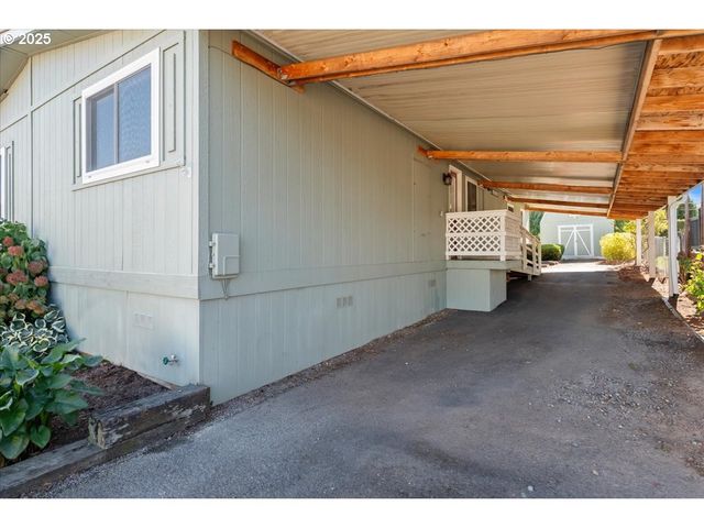7455 Se KING Rd 11, Milwaukie, OR 97222