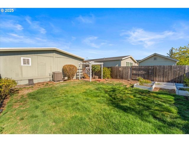 7455 Se KING Rd 11, Milwaukie, OR 97222