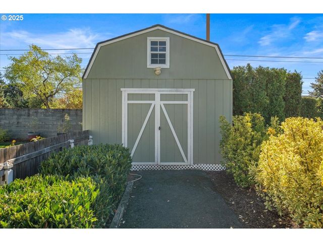 7455 Se KING Rd 11, Milwaukie, OR 97222