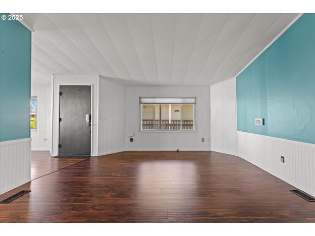 7455 Se KING Rd 11, Milwaukie, OR 97222