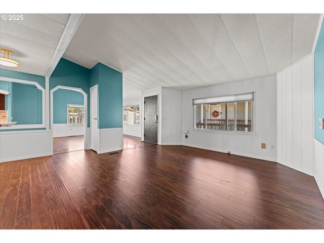 7455 Se KING Rd 11, Milwaukie, OR 97222