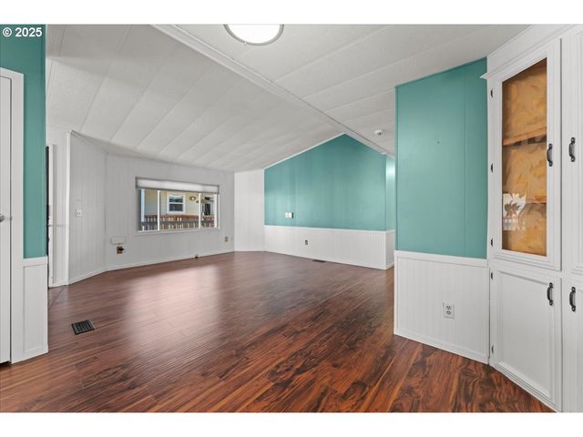 7455 Se KING Rd 11, Milwaukie, OR 97222