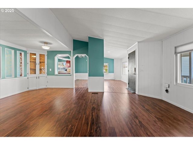 7455 Se KING Rd 11, Milwaukie, OR 97222