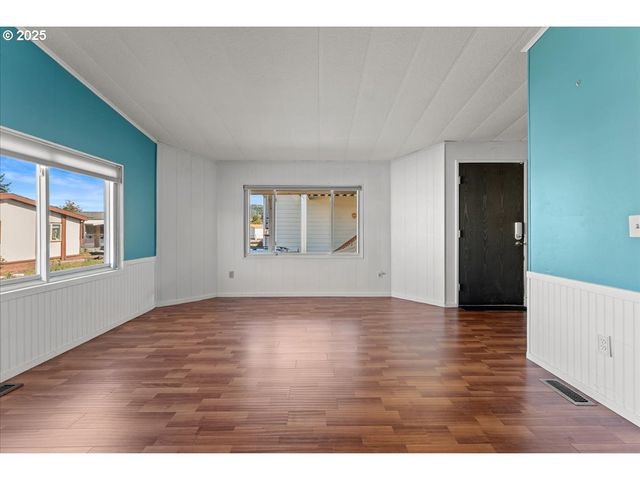 7455 Se KING Rd 11, Milwaukie, OR 97222