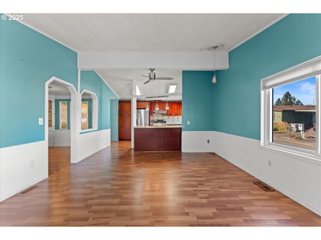 7455 Se KING Rd 11, Milwaukie, OR 97222