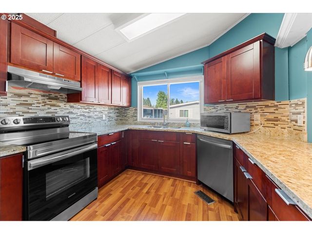 7455 Se KING Rd 11, Milwaukie, OR 97222